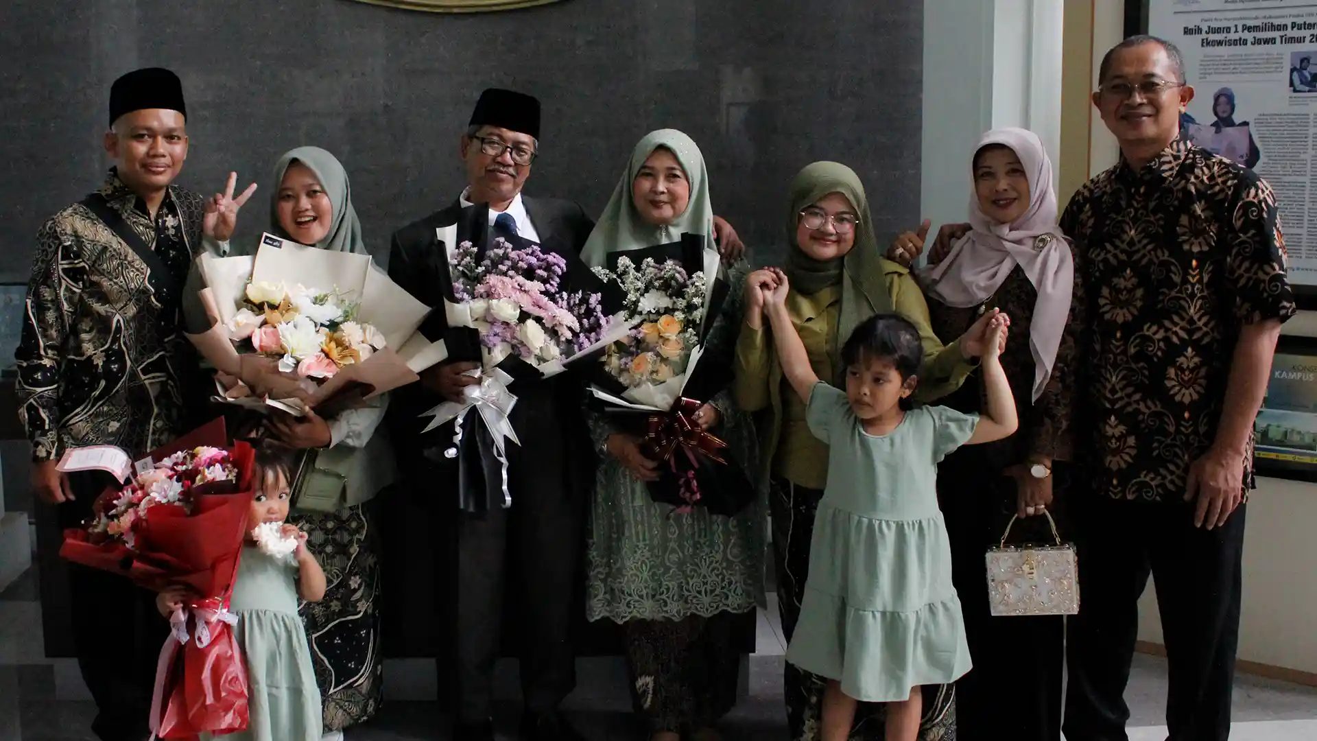 Fauzan Zenrif foto bersama keluarga