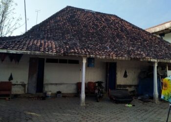 Mengapa Ulama Sejati Tidak Mencari Panggung? Refleksi atas Spiritualitas Mbah Zayyadiy