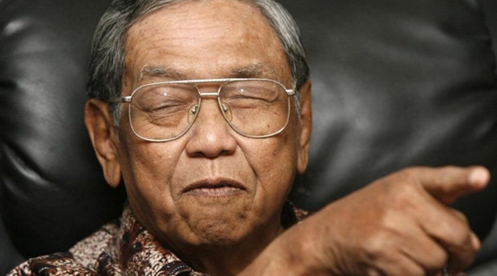 Rokok Cap Korma dan Bulu Jagung: Humor Spiritual Mbah Zayyadiy dan Mbah KH. Syamsuddin tentang Nafsu dan Martabat Tuan Rumah