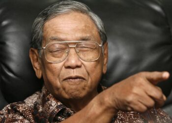 Rokok Cap Korma dan Bulu Jagung: Humor Spiritual Mbah Zayyadiy dan Mbah KH. Syamsuddin tentang Nafsu dan Martabat Tuan Rumah